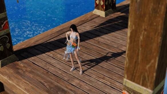 晨夕・玉漫漫外观细节图,腰间缠绕的花朵与绿叶精致逼真