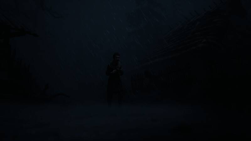 角色在昏暗通道中持手电筒前行，气氛紧张