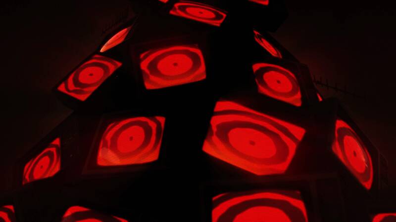 《女神异闻录4:重制版》角色对话界面,细腻表情展现角色情感变化