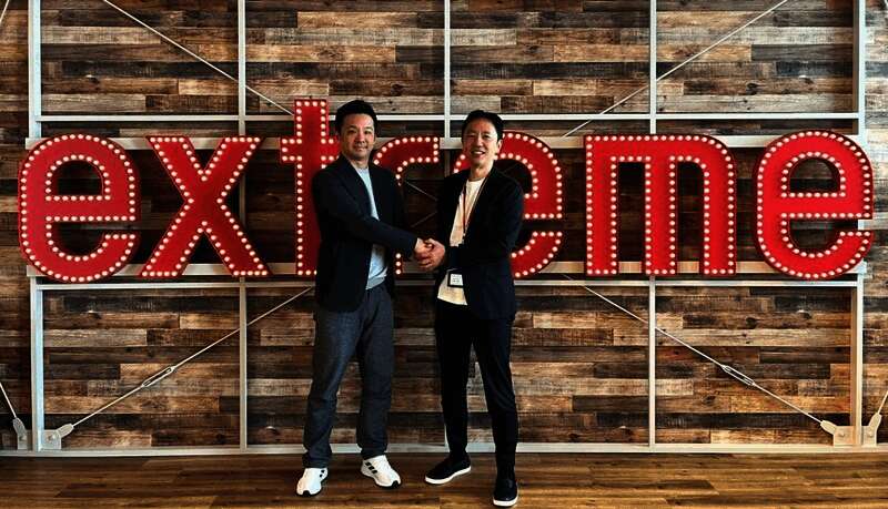 智宝国际开发团队会议现场,成员正专注讨论新项目企划方案