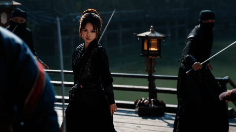 男主角与一位古装女子在月下对话场景,光影细腻,情绪饱满