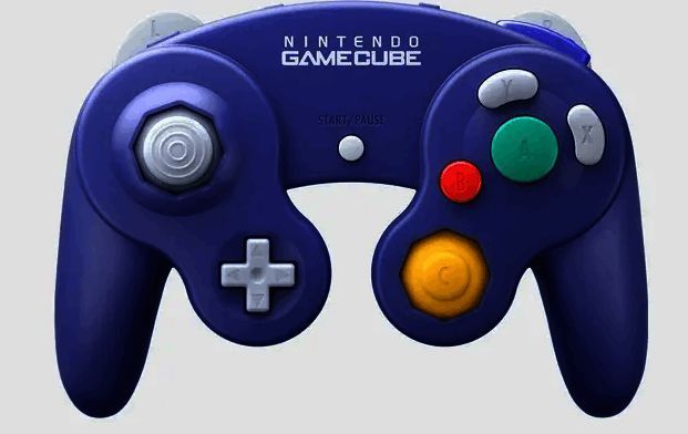 GameCube手柄特写,展示标志性双摇杆与ABXY按键布局