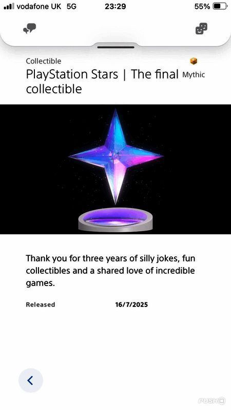 PlayStation Stars最后一款数字收藏品展示图,一枚闪耀的实体化‘PlayStation 星星’立于底座之上,背景为深蓝色星空与PS标志光影