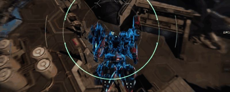 赤霄机甲在战场中释放远程炮击的瞬间，机身泛着红光，炮口对准远处敌人