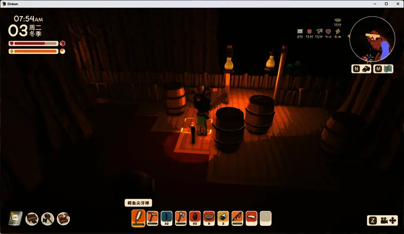 矿洞中的废弃营地场景,木质结构旁堆放多个木桶,远处有破损的栅栏和悬挂的油灯