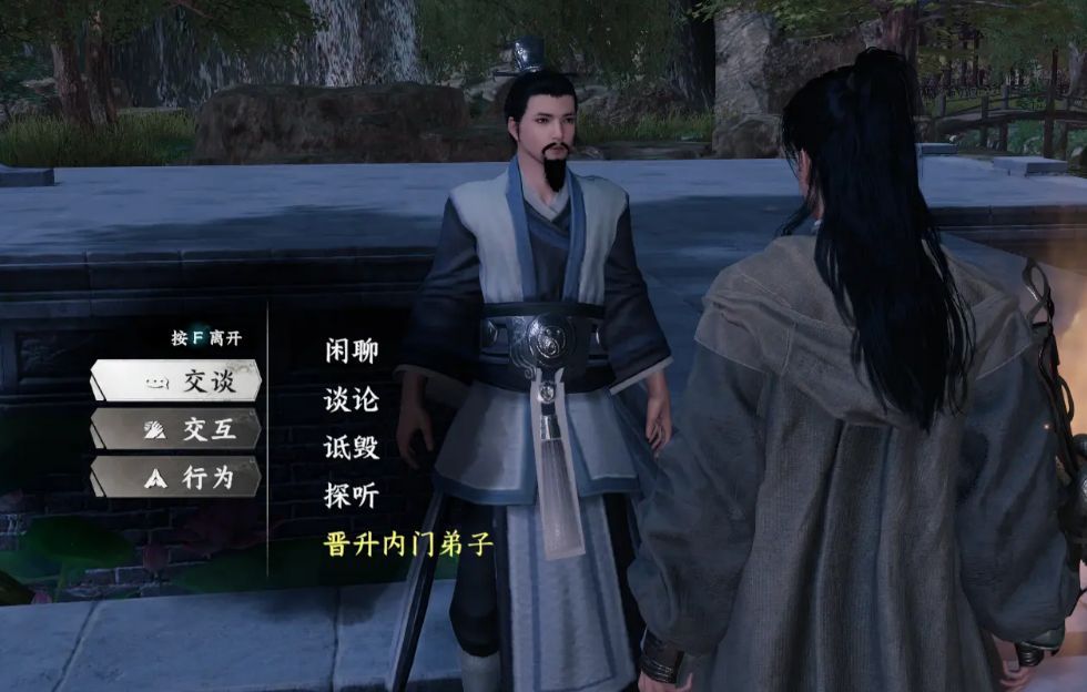 玩家与盖剑秋对战演练，剑光如花瓣飘散，背景为春日庭院