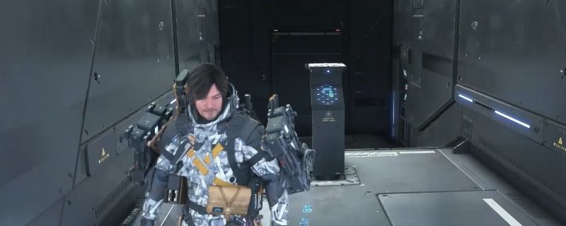 《死亡搁浅2》中白化袋鼠在沙漠中行走的场景,阳光斜照,角色远处观望