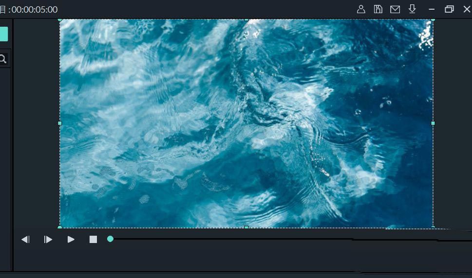 用户正在调整图片大小与位置,使其完全覆盖预览画面