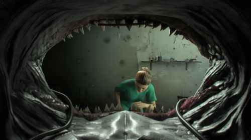 《鲨鱼牙医》游戏界面截图：左侧显示心率与氧气值，右侧为手术工具栏，中央是鲨鱼口腔的特写画面