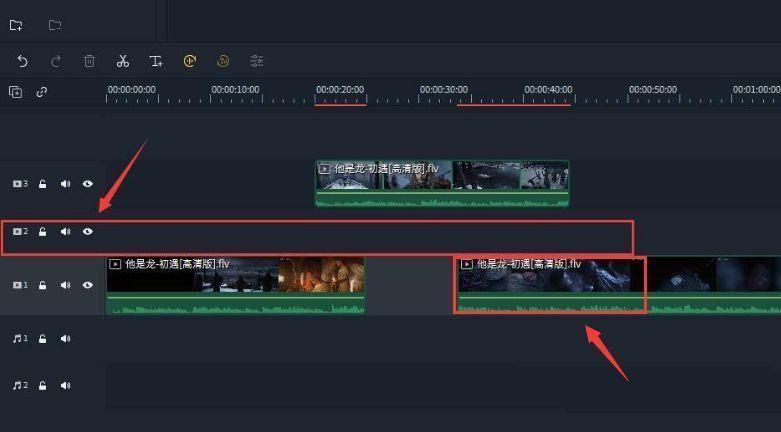 用户正在将轨道1的视频片段拖拽至新添加的轨道中