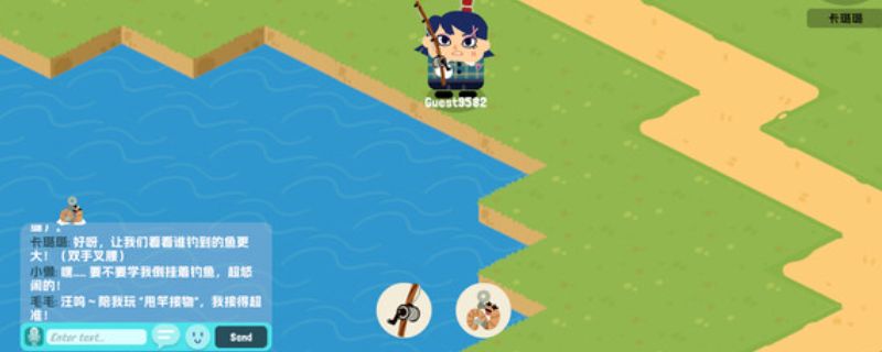 《萌爪派对:小镇时光》游戏主界面展示,画面中有一只橘猫趴在木屋前,背景是夕阳下的小镇海岸线,整体风格温暖治愈