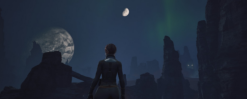 《沙丘：觉醒》游戏实机画面，展现荒凉壮阔的沙漠地貌，远处可见巨大的沙虫破沙而出，空中有扑翼机低空飞行