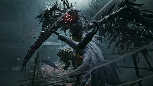 游戏中一名巨型BOSS挥舞双刃发起突袭，背景为崩塌的道观，符咒飘散空中，战斗氛围极具压迫感