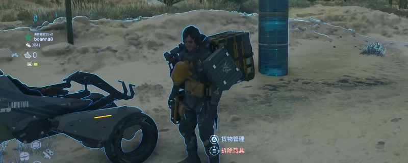 《死亡搁浅2》游戏画面:荒芜沙漠入口处的废弃桥梁,桥面布满裂痕与涂鸦,桥下匪徒营地篝火明灭,集装箱角落隐约可见一条银色手链反光