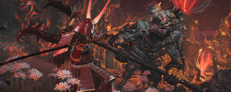 《仁王3》角色创建界面特写，左侧为日式武士形象预览，右侧显示‘体心刚武技智咒’七维属性滑块，背景浮现刀光剑影与妖气缭绕的战国城郭剪影