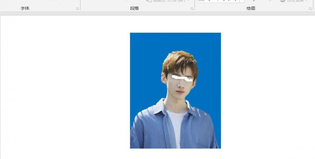 PowerPoint裁剪界面演示：图片被精确套入2寸证件照比例框内，参考线标出眼睛基准线与头顶留白区间，界面底部显示当前尺寸为35×45毫米