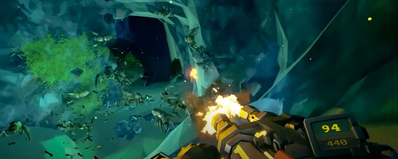 《深岩银河》工程兵手持疣猪210霰弹枪作战特写：金属质感枪身泛着冷光，枪口喷出炽热火焰，背景为熔岩洞穴与飞溅碎石，数只刁虫正被霰弹命中炸裂