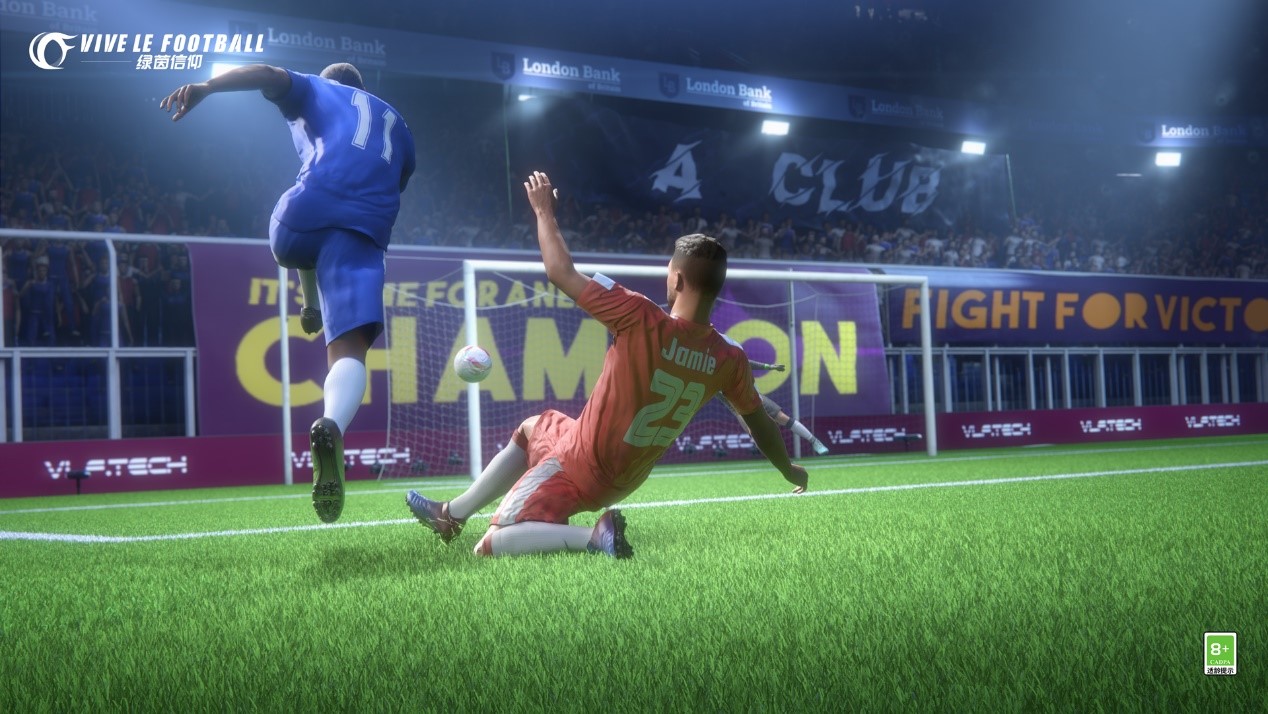 技能演示动图：一名高大中卫跃起头球解围，慢镜头展现精准落点控制；下一帧切换至门将飞身扑出点球，UI弹出‘扑点专家已生效’提示