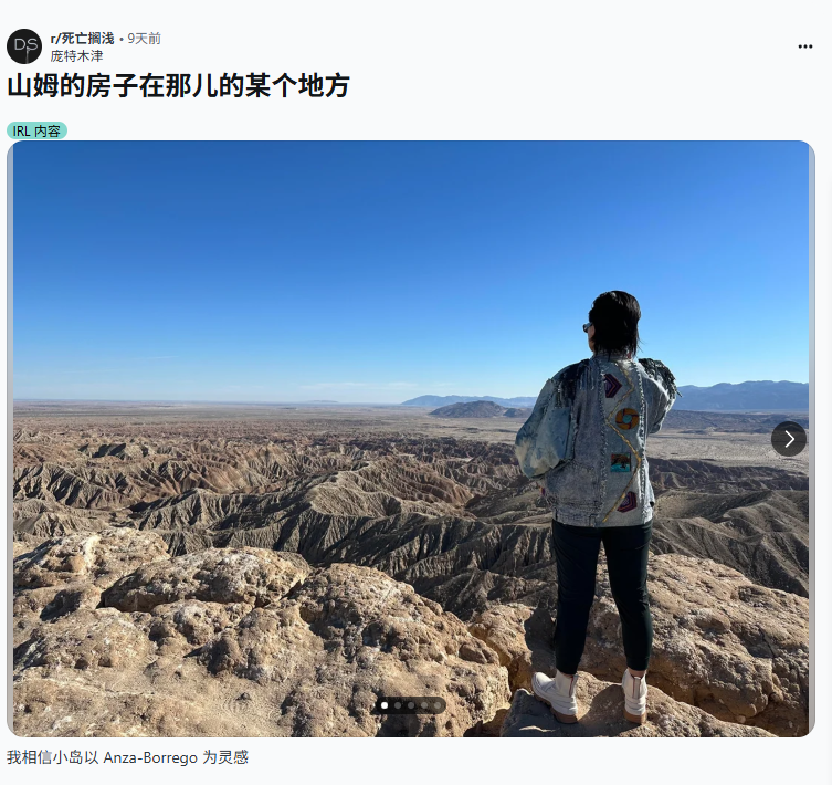 南加州Anza-Borrego沙漠实景照片:干涸龟裂的赭红色大地延伸至天际,两侧是风蚀形成的锯齿状砂岩断崖,天空澄澈无云,光影对比强烈,整体氛围孤寂而庄严