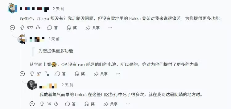 特写镜头：角色布满尘土的靴子踏进干裂的河床，脚边散落着枯枝与碎石，背景是低垂阴云下的荒凉山脊