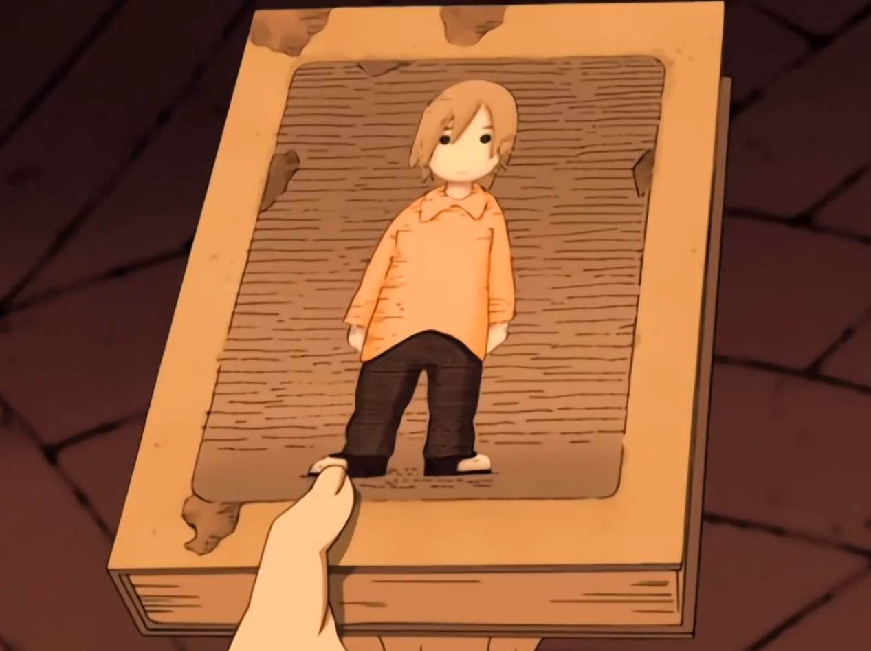 信与佐井并肩立于木叶夕阳之下，信摘下面具露出温和笑意，佐井手中画册翻开，浮现两人童年并肩奔跑的简笔画，暖金色光晕笼罩全身