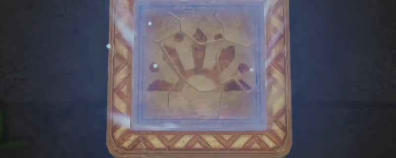 《勇者斗恶龙7:重制版》游戏画面:现代柯斯塔尔国斗技场内景,穹顶高耸、石柱林立,主角正蹲身触碰东侧观众席下方泛着微光的古老石板